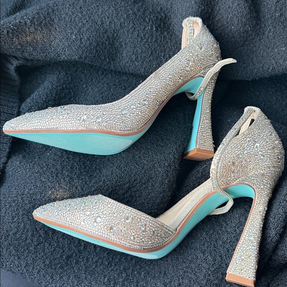 Betsey Johnson Ramsey Heel size 7.5 (SKU#N13) - Picture 4 of 6